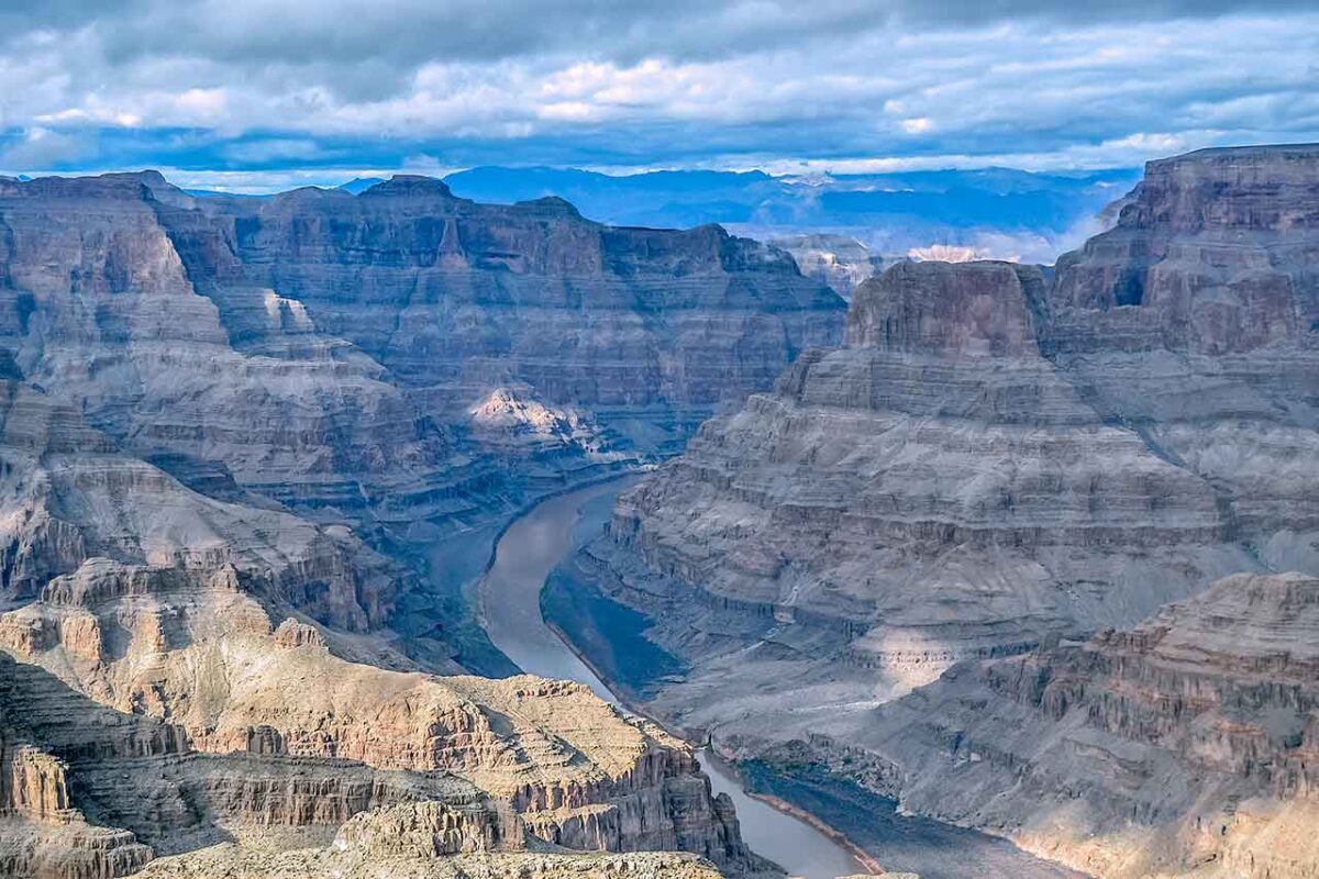 Grand Canyon West Rim – kolorowe skały