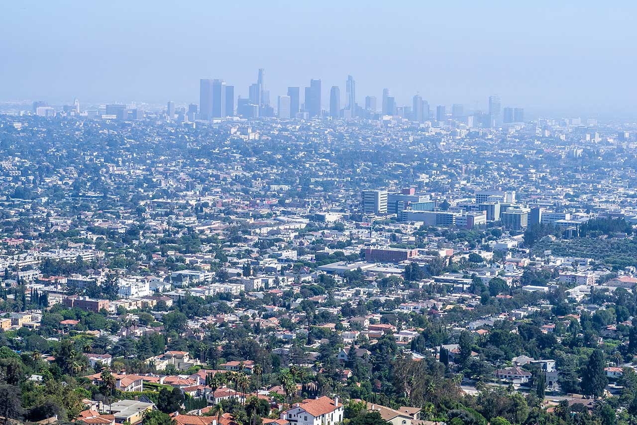Veduta aerea di Los Angeles dal Griffith Park verso i grattacieli di Downtown.