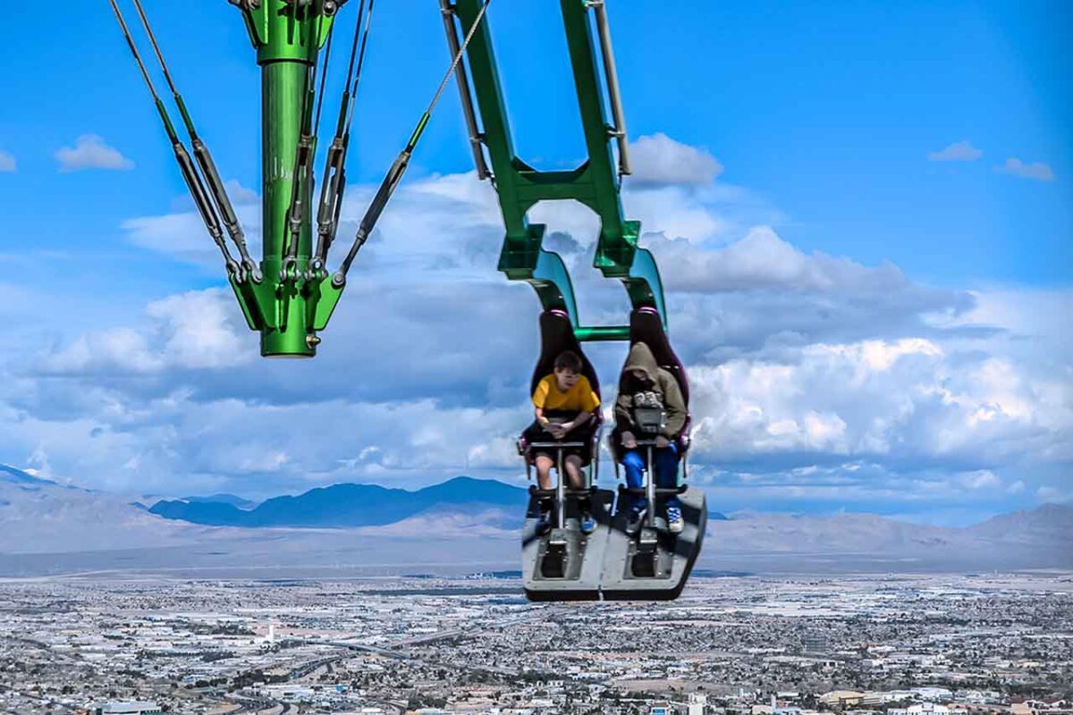 Ludzie na karuzeli Insanity nad Las Vegas