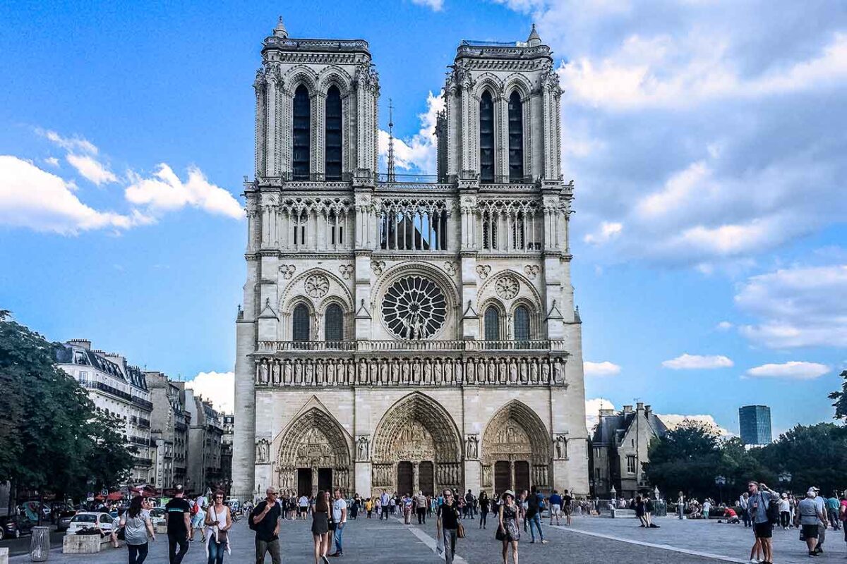 Fasada katedry Notre-Dame w Paryżu