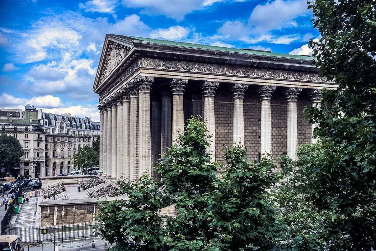 Elewacja kościoła de la Madeleine w Paryżu