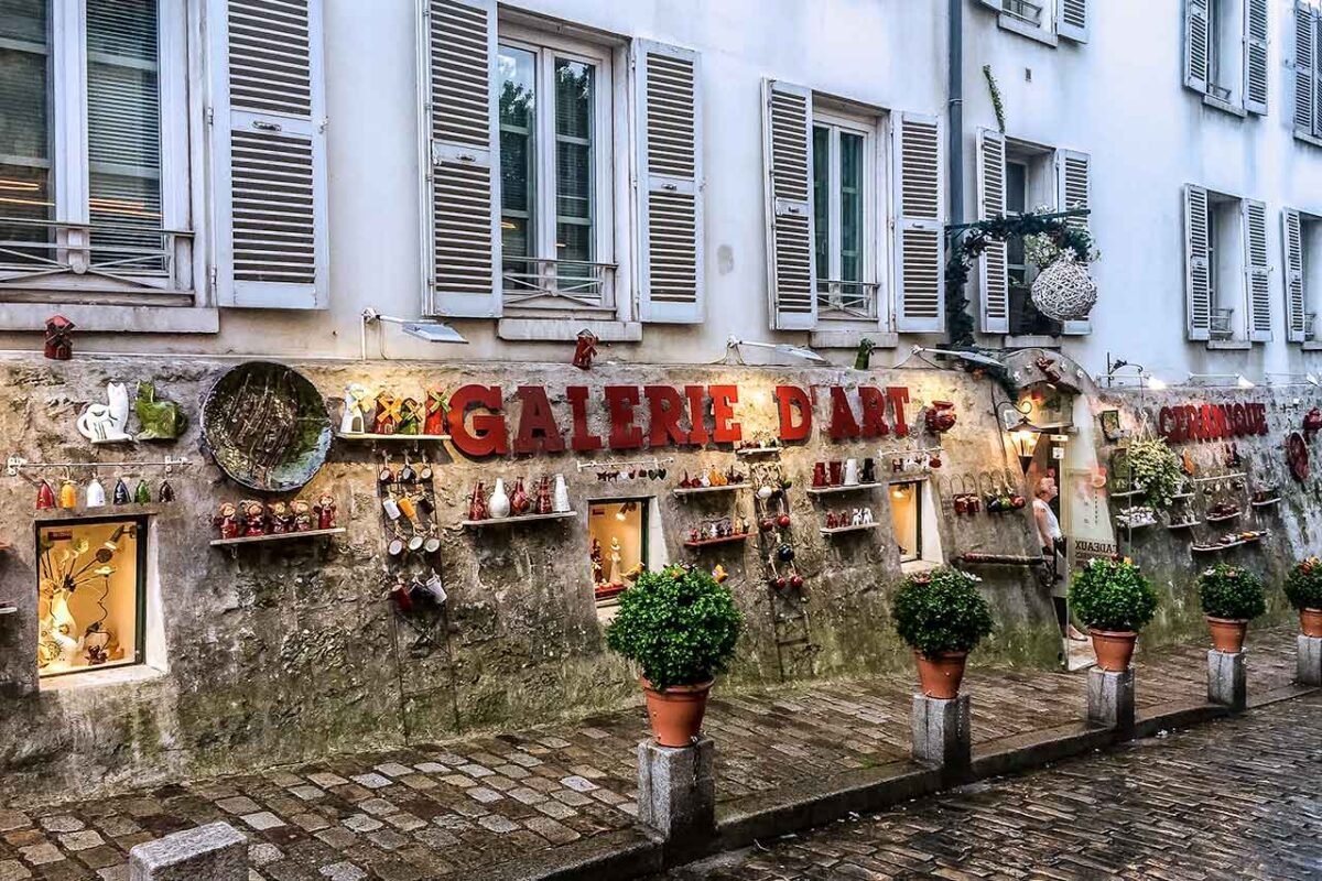 Galeria sztuki na Montmartre w Paryżu
