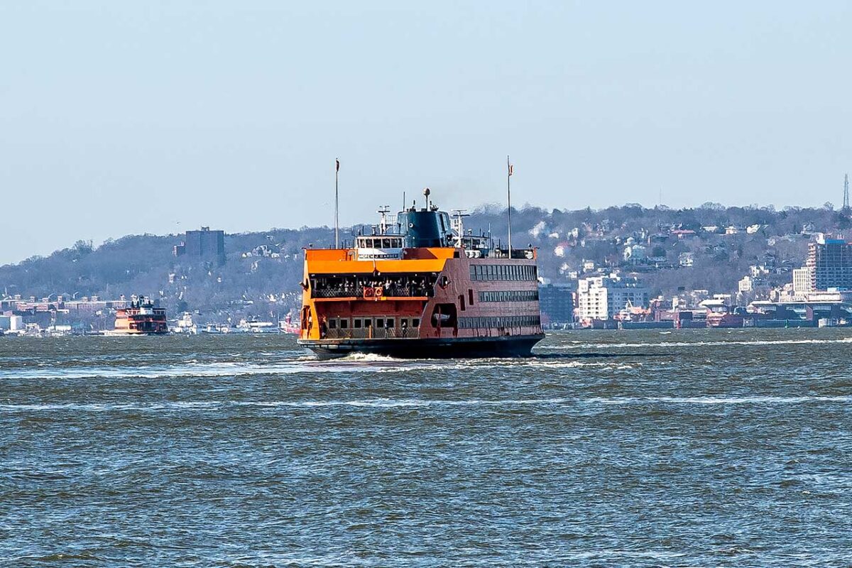 Staten Island Ferry Staten Island Ferry - vista sul traghetto in navigazione nella Upper New York Bay tra Manhattan e Staten Island.
