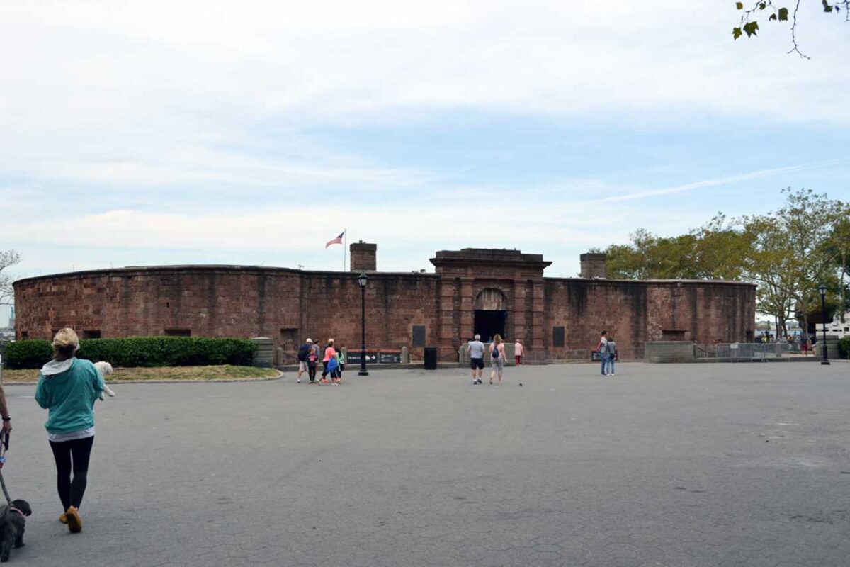 Historyczna budowla Castle Clinton w Battery Park