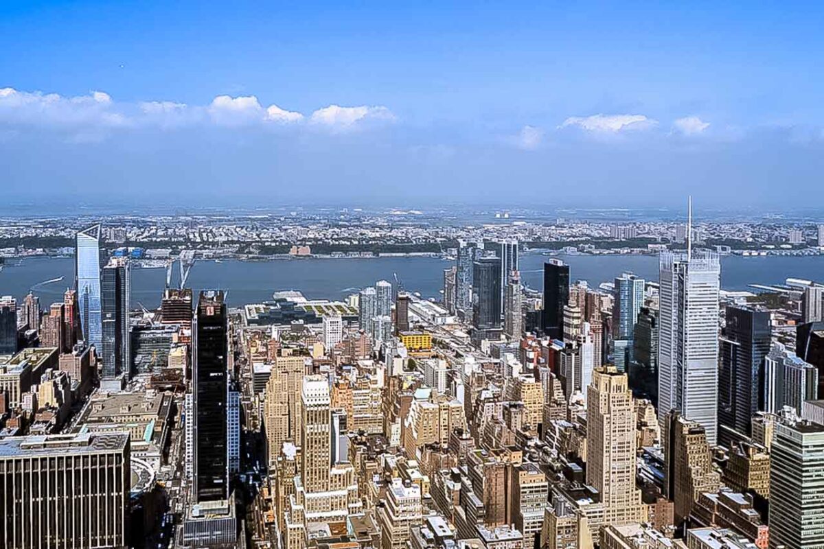 Widok na zachód miasta, rzeka Hudson i budynki Manhattan West
