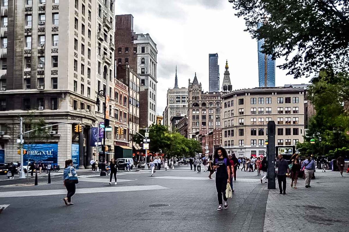 Widok ulicy przy Union Square w Nowym Jorku