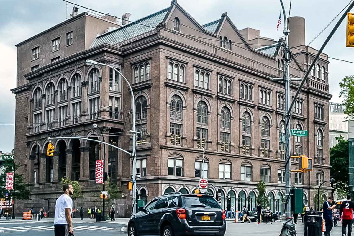 Lo storico edificio della Cooper Union for the Advancement of Science and Art.