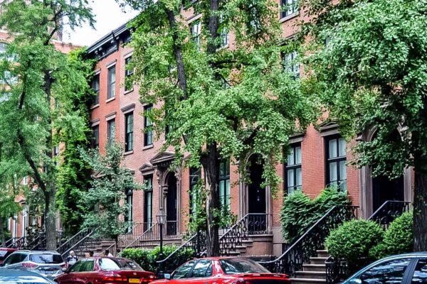 Kamienice wzdłuż St. Luke's Place w Greenwich Village