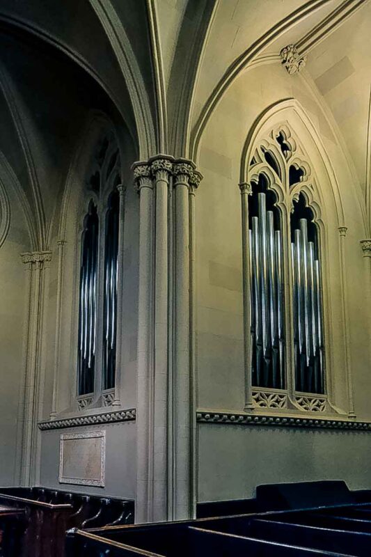 Sklepienie krzyżowo-żebrowe we wnętrzu Grace Church