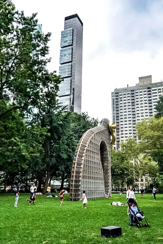 Wieżowce widziane z Madison Square Park