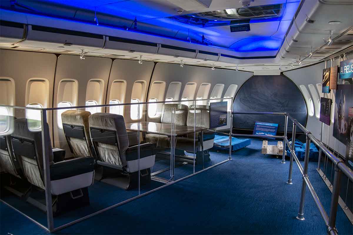 Interno dell'aereo da trasporto Boeing 747 della NASA adattato per lo Shuttle.