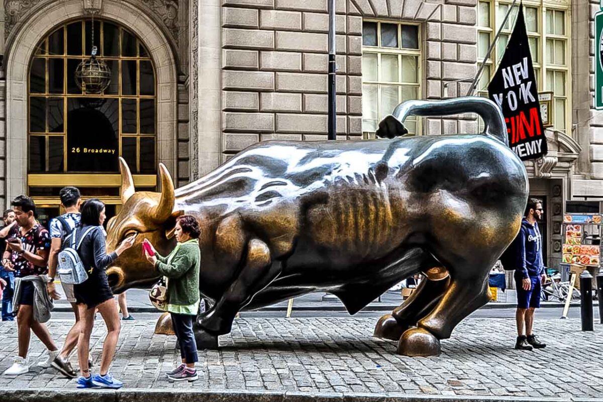 Rzeźba Charging Bull na Wall Street w Nowym Jorku