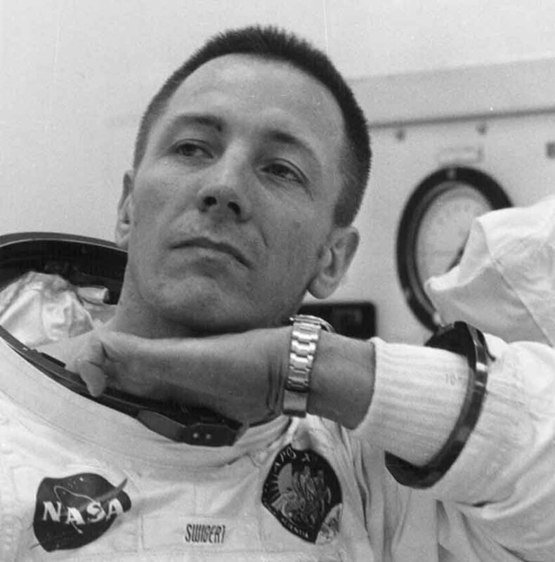 Ritratto o statua dell'astronauta Jack Swigert della missione Apollo 13.