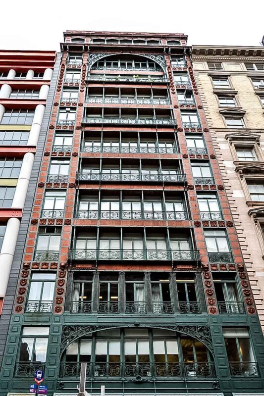 Lo storico edificio "The Little Singer Building" nel quartiere SoHo di New York.