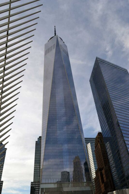 One World Trade Center i fragment konstrukcji Oculusa
