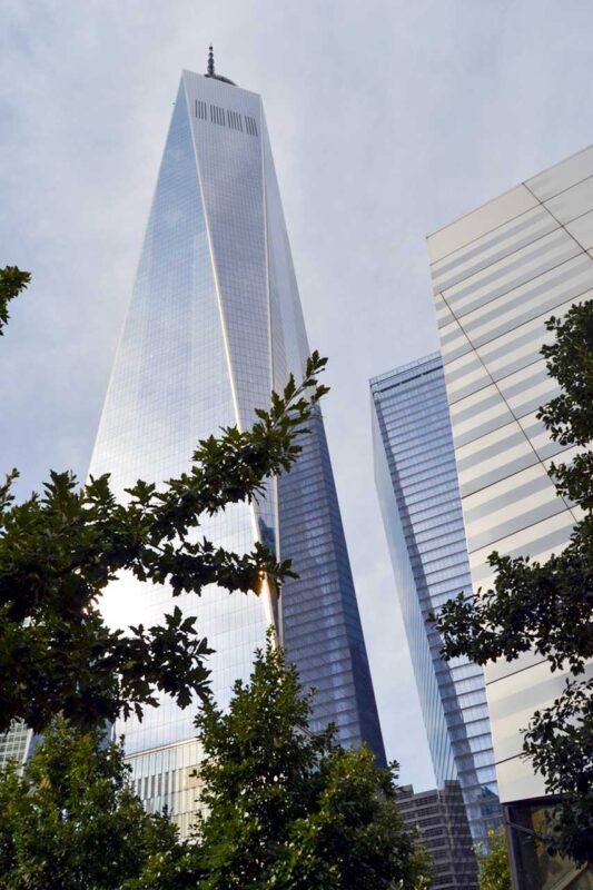 One World Trade Center i sąsiednie budynki