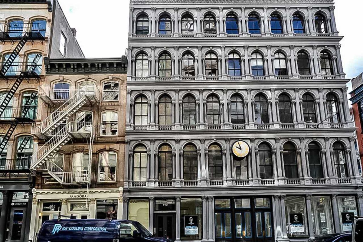 Fasada żeliwnego budynku w dzielnicy SoHo