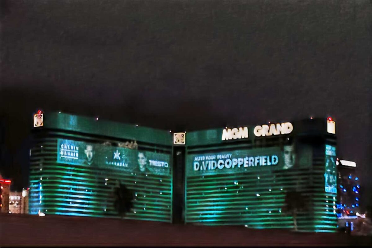 La maestosa facciata dell'MGM Grand Hotel & Casino a Las Vegas.