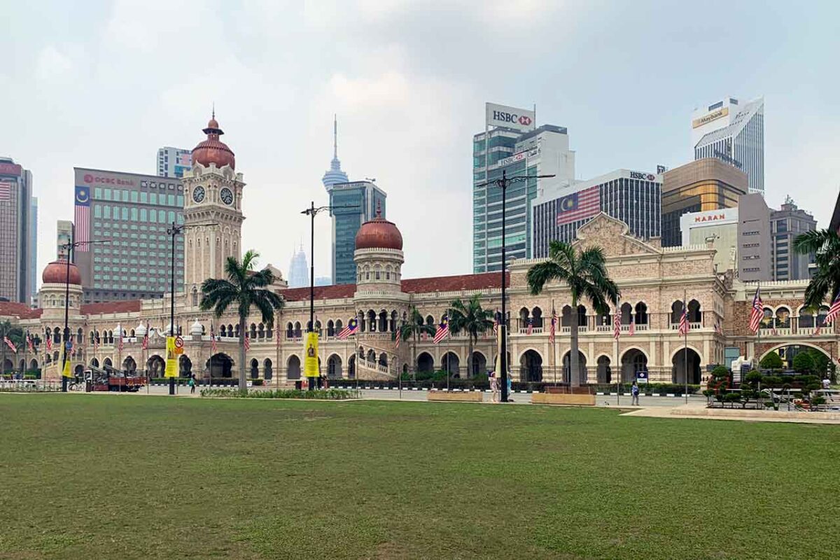 Lo storico edificio Sultan Abdul Samad a Kuala Lumpur, icona dell'eredità culturale malese.