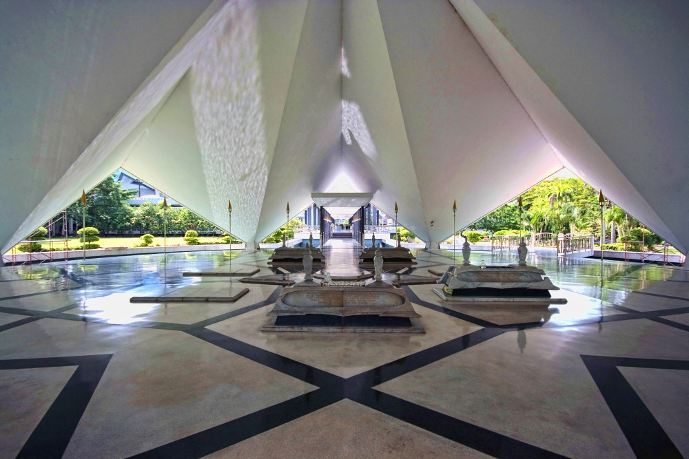 La Moschea Nazionale della Malesia, Masjid Negara, con la sua architettura moderna e solenne.