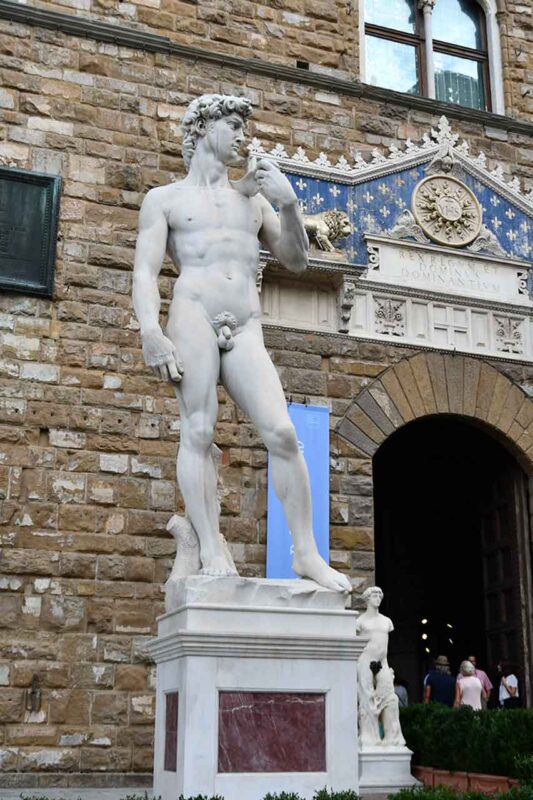 Kopia Dawida Michała Anioła przed Palazzo Vecchio we Florencji