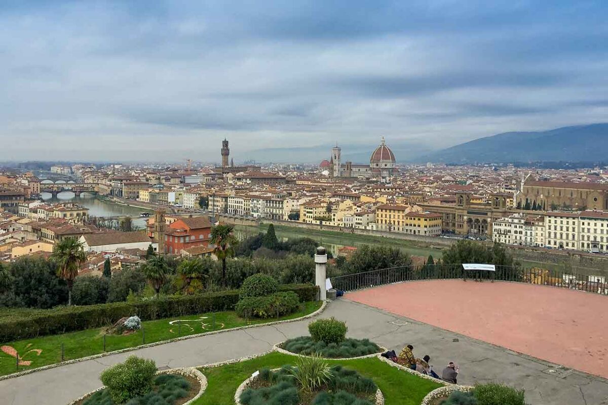 Veduta panoramica di Firenze al tramonto ripresa dal celebre Piazzale Michelangelo.