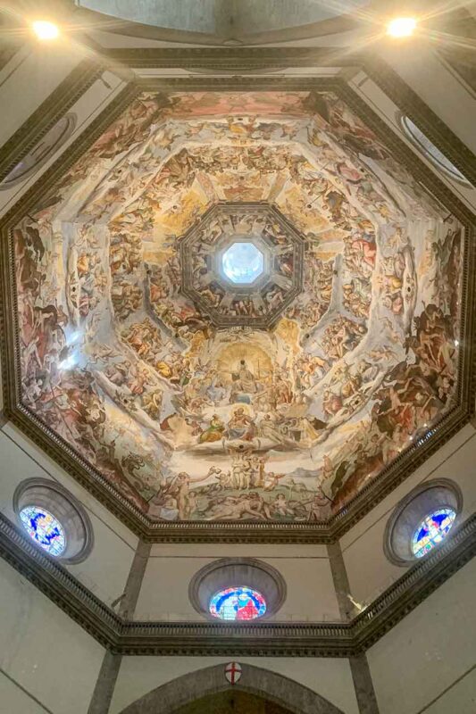 Wnętrze katedry Santa Maria del Fiore we Florencji