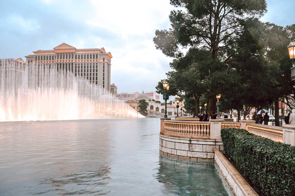 Veduta ravvicinata dei getti d'acqua delle fontane del Bellagio a Las Vegas.