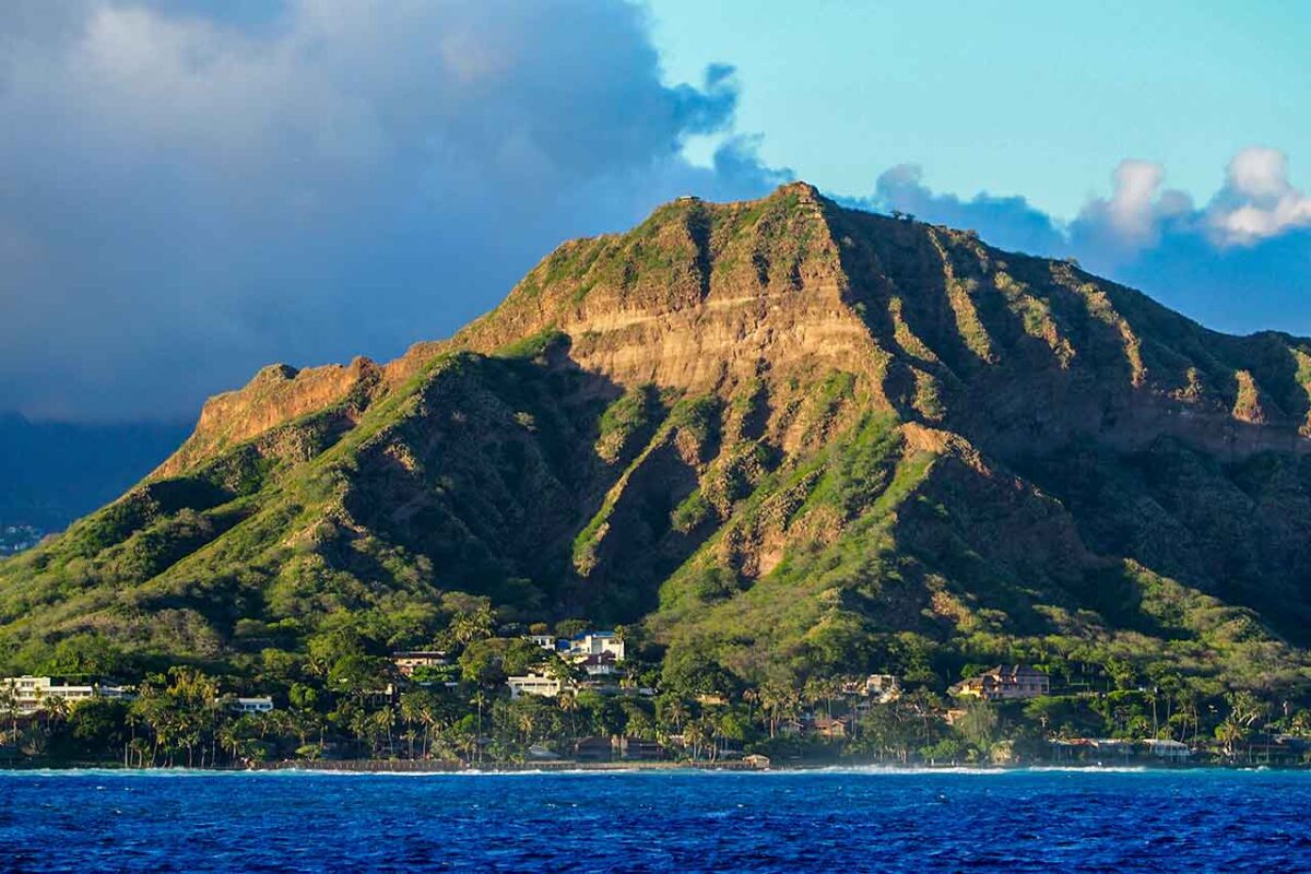 Il cratere vulcanico Diamond Head sull'isola di Oahu, Hawaii.