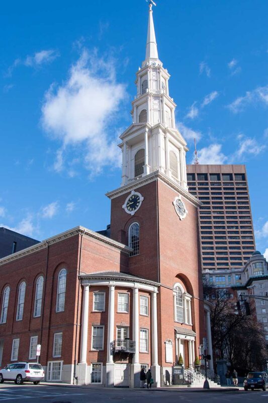 Chiesa di Park Street a Boston – edificio storico del 1809 con un’alta torre, importante tappa del Sentiero della Libertà