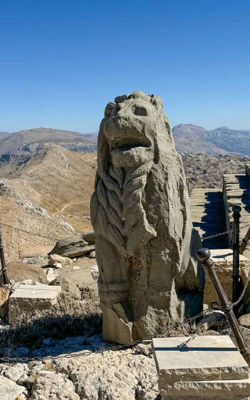 Posąg lwa na górze Nemrut