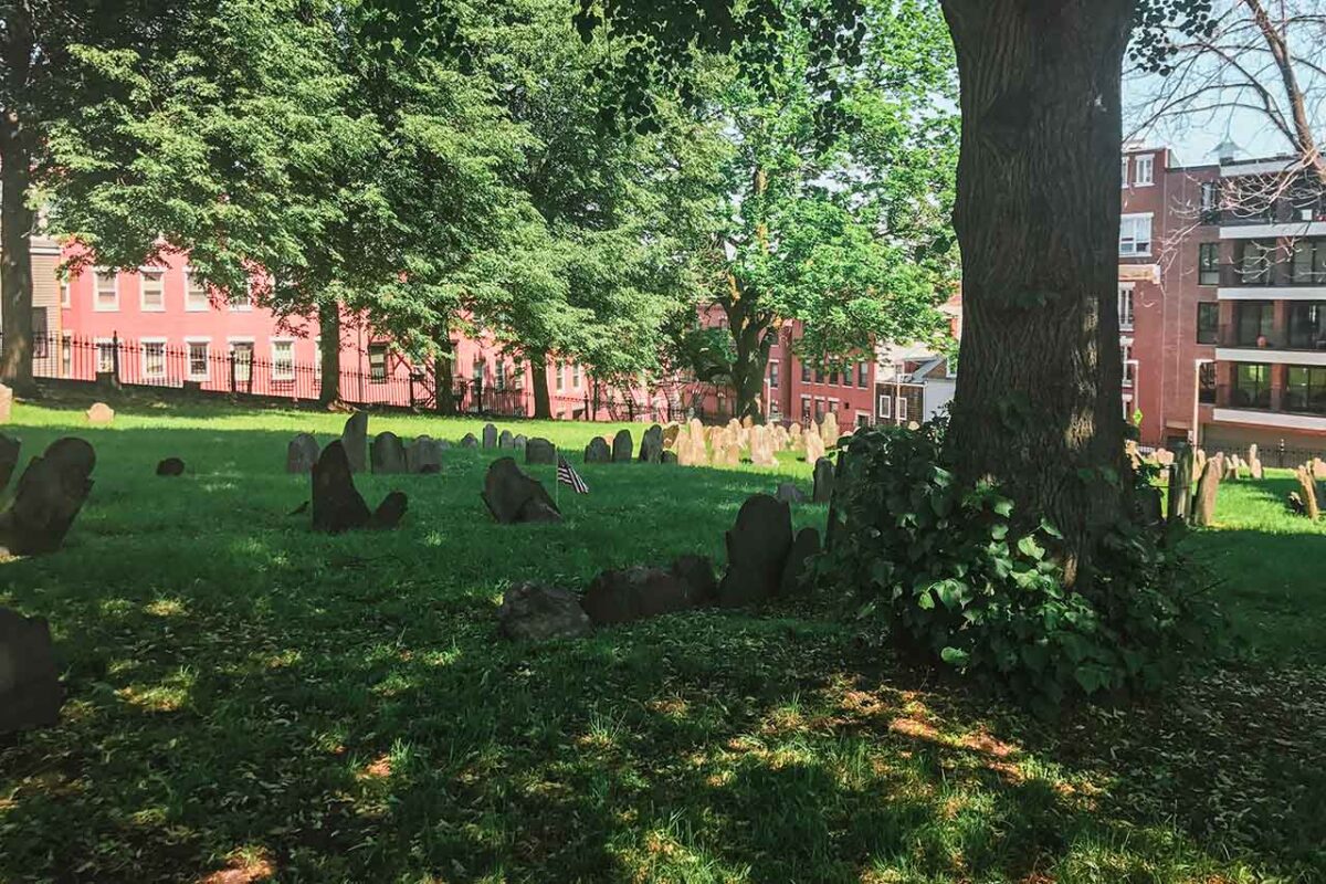 Cimitero Copp’s Hill Burying Ground a Boston – fondato nel 1659, il secondo cimitero più antico della città, luogo di sepoltura di importanti figure del periodo coloniale