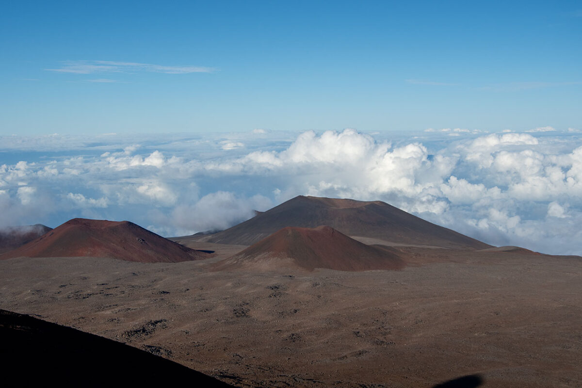 Coni vulcanici sulla vetta del Mauna Kea alle Hawaii.