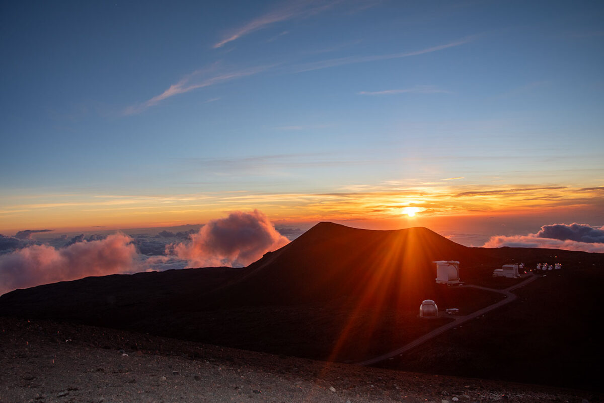 zachód słońca na szczycie Mauna Kea